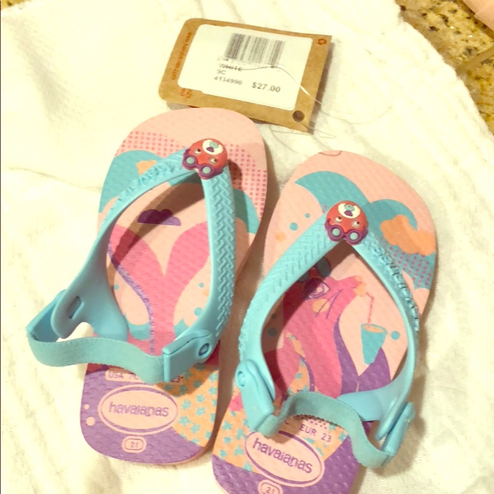 Havaianas flip flops, size 23 (baby size 7).